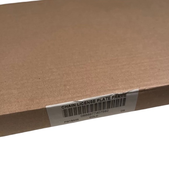 Supreme Gold Chain License Plate Frame - Picture 3 of 3